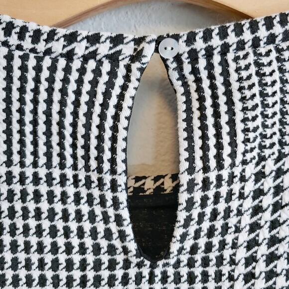 Dolan Anthropologie Callan Ruffled Black and White Houndstooth Top Sz XS - Picture 8 of 11